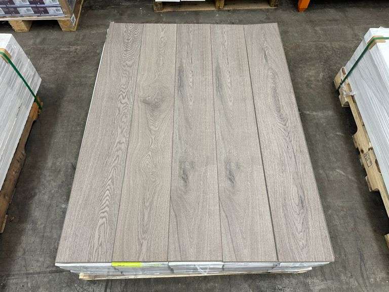 Classic Grey Hybrid Flooring 8mmx7 1/2"x4'
