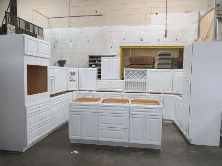 Newport White Kitchen Cabinet Set 10'x16'x10'