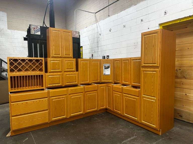 Regal Oak Kitchen Cabinet Set 10'x15'