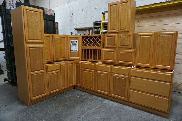 Regal Oak Kitchen Cabinet Set 12'x12'