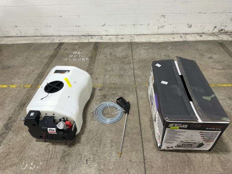 NorthStar ATV Boomless Broadcast & Spot Sprayer, 26 Gal.