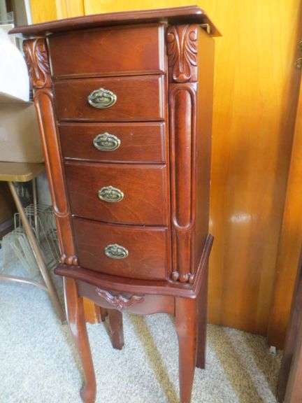 Free Standing Jewelry Chest
