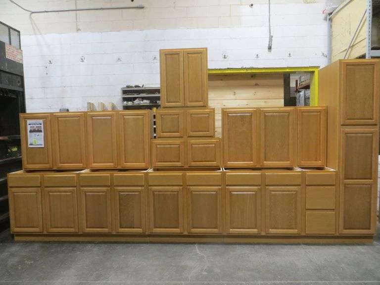 Regal Oak Kitchen Cabinet Set 22'
