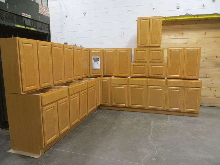 Regal Oak Kitchen Cabinet Set 12'x15'
