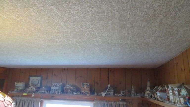 Lefton Christmas Village w/ Figurines - Be sure to See All Pics.