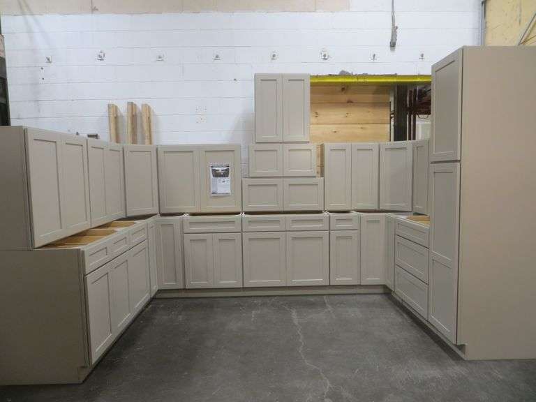 Mojave Shaker Kitchen Cabinet Set 10'x14'x10'