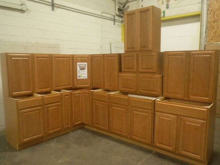 Regal Oak Kitchen Cabinet Set 12'x12'