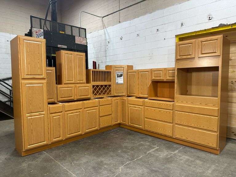 Regal Oak Kitchen Cabinet Set 10'x15'