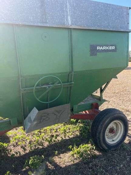 300 Bushel Parker Gravity Wagon on EZ Trail Wagon Gear, 11L-15 tires, working condition, wagon extensions