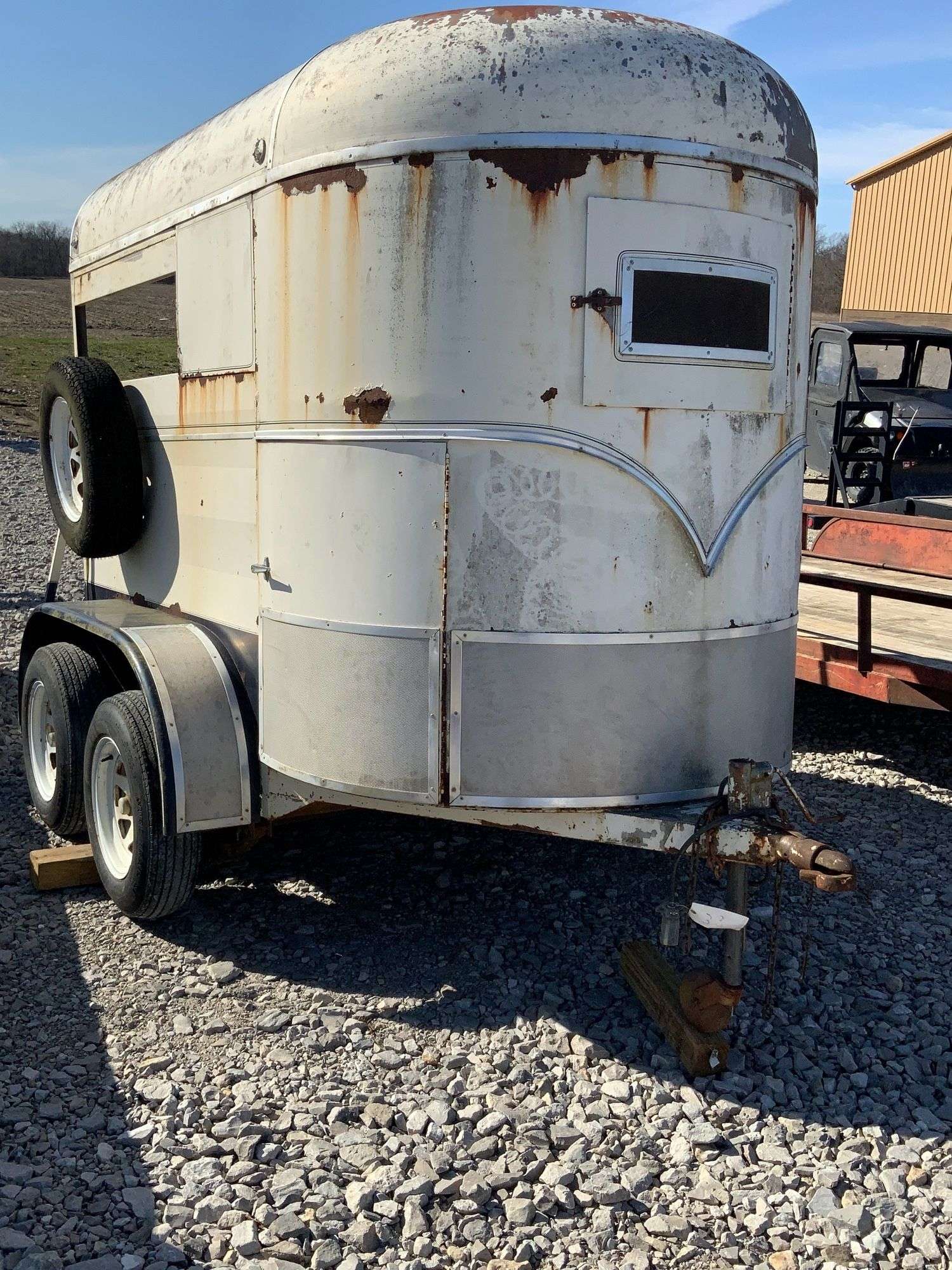 TITLE) 1988 W-W 2-Horse Trailer - Langham Auctioneers