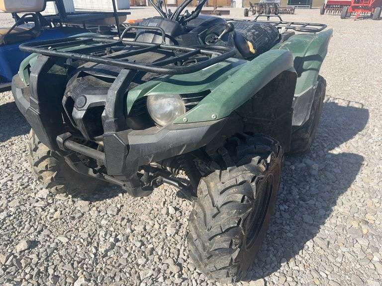 Yamaha Grizzly 700 CC  4 Wheeler,  Starts And Runs, 329 Hours, Seat Is Worn, 4 WD, Front And Rear Luggage Rack, Excellent Tires.