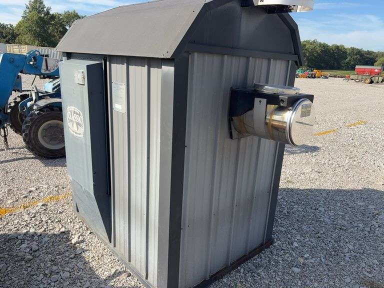 2007 Central Boiler Heating System, Model 5036, Sells with Pump, 2 Sections Of Double Wall. Flew Pipe, Little surface Rust at Bottom of Cabinet,