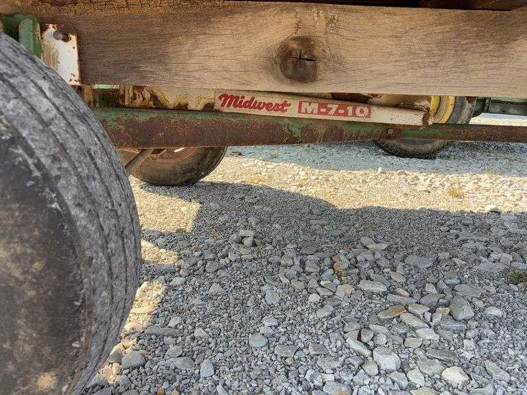 John Deere Wood Wagon, Hydraulic Dump w/ Cylinder, 24” Side Boards, 14’ long x 7’ wide, Front Side Board Has Broken Boards, Back Side Board is warped, Worn Tires That Hold Air.