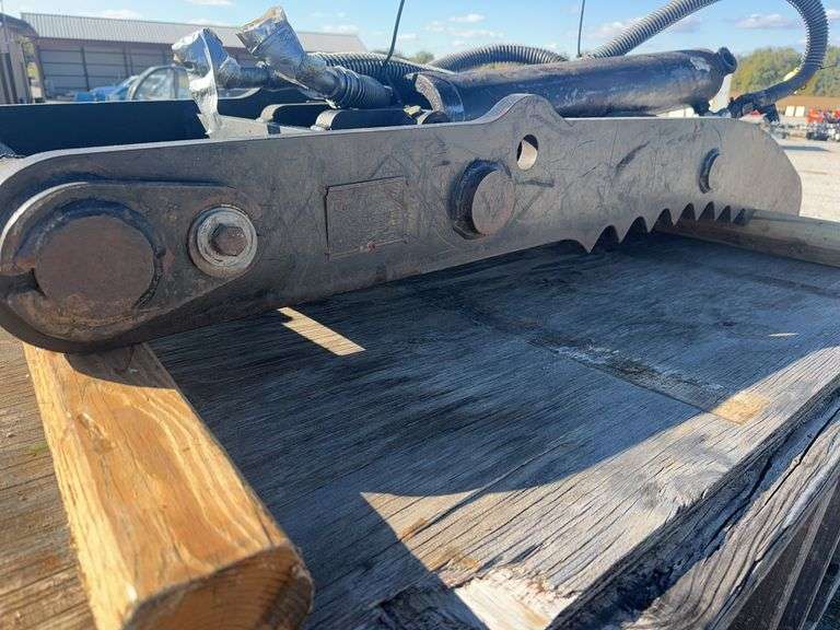Hydraulic Thumb For An Excavator, Off A Cat 330 Excavator