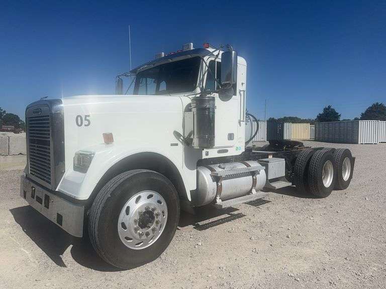 (TITLE) State of Arkansas Title; 2009 Freightliner FLD 120 SD Road Tractor,225”Wheel Base, 3.91 Gear Ratio, Electric Mirrors, Cruise Control, Tractor ABS Light On, Windshield Is Cracked, Starts And Runs With No Issues,DM 460 LA Mercedes Diesel Engine, Inline 6 Cylinder, 366,XXX Miles( Odometer And ECM Match On Mileage) Dual Line  Wet Kit, New 11R 24.5 Tires, (8) Aluminum Rims, Air Slide 5 th Wheel, Eaton 10 Speed, New Air Lines And Dryer, Nice Pre DEF Truck