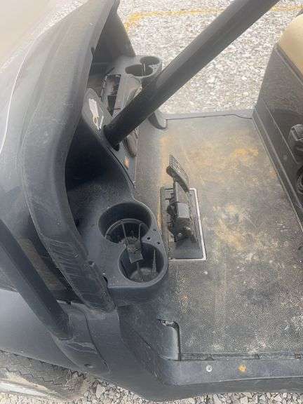 2016 Club Car President, 48 Volt 2023 Batteries, (BELIEVED (1) BATTERY IS BAD) Non Running, Good Upholstery, Good Tires, Sells With Charger