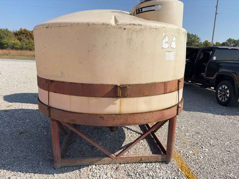 Funnel Bottom Plastic Tank LST 1650, Sits in Steel Frame,