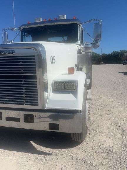 (TITLE) State of Arkansas Title; 2009 Freightliner FLD 120 SD Road Tractor,225”Wheel Base, 3.91 Gear Ratio, Electric Mirrors, Cruise Control, Tractor ABS Light On, Windshield Is Cracked, Starts And Runs With No Issues,DM 460 LA Mercedes Diesel Engine, Inline 6 Cylinder, 366,XXX Miles( Odometer And ECM Match On Mileage) Dual Line  Wet Kit, New 11R 24.5 Tires, (8) Aluminum Rims, Air Slide 5 th Wheel, Eaton 10 Speed, New Air Lines And Dryer, Nice Pre DEF Truck