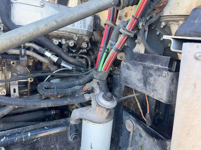 (TITLE) State of Arkansas Title; 2009 Freightliner FLD 120 SD Road Tractor,225”Wheel Base, 3.91 Gear Ratio, Electric Mirrors, Cruise Control, Tractor ABS Light On, Windshield Is Cracked, Starts And Runs With No Issues,DM 460 LA Mercedes Diesel Engine, Inline 6 Cylinder, 366,XXX Miles( Odometer And ECM Match On Mileage) Dual Line  Wet Kit, New 11R 24.5 Tires, (8) Aluminum Rims, Air Slide 5 th Wheel, Eaton 10 Speed, New Air Lines And Dryer, Nice Pre DEF Truck