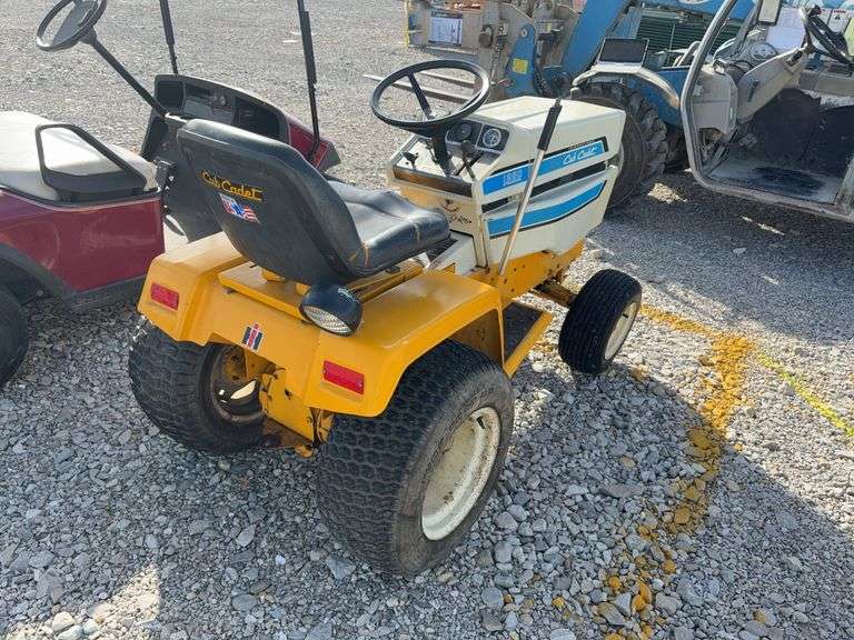 Cub Cadet 1250 Lawnmower, 16hp Vanguard Engine, No Mower Deck, Starts and Runs, Seat has tears in it,