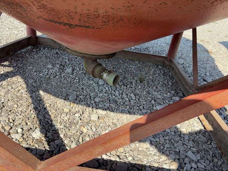 Funnel Bottom Plastic Tank LST 1650, Sits in Steel Frame,