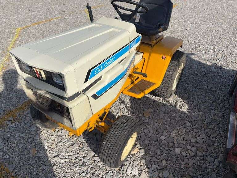Cub Cadet 1250 Lawnmower, 16hp Vanguard Engine, No Mower Deck, Starts and Runs, Seat has tears in it,
