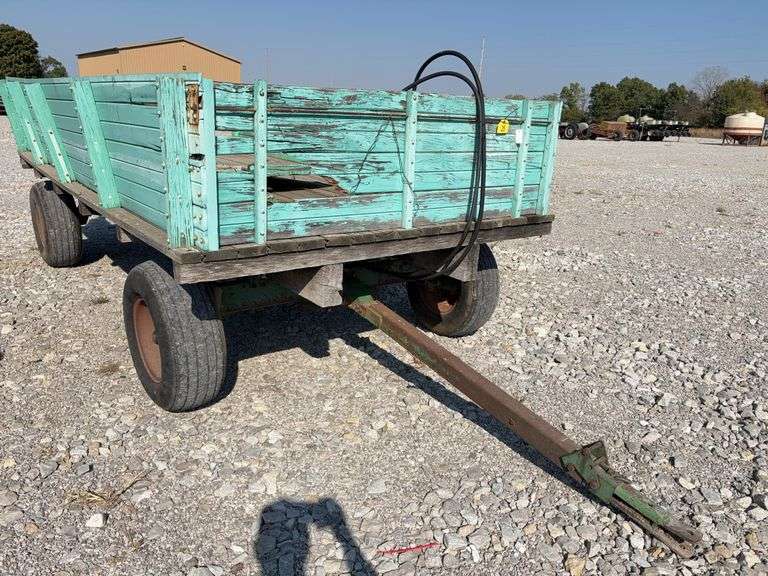 John Deere Wood Wagon, Hydraulic Dump w/ Cylinder, 24” Side Boards, 14’ long x 7’ wide, Front Side Board Has Broken Boards, Back Side Board is warped, Worn Tires That Hold Air.