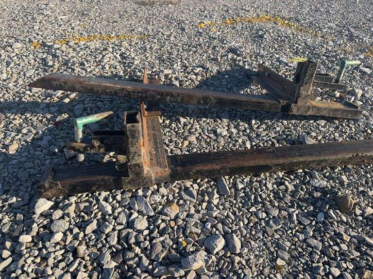 Loader Bucket Mounted Pallet Forks, 45” Long
