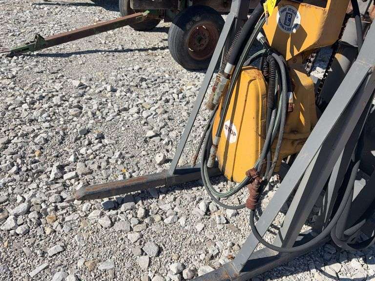 Fork lift Attachment, Skid Steer Quick Attach, Hydraulic Post Hole Diggers, No Auger Bits, Capable of Digging 14’deep,m