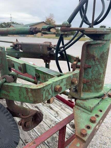 John Deere F 145 H Semi Mounted Plow, 4 /16”, John Deere 2 Way Cylinder, Tire Holds Air, Used This Spring