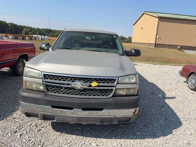 (TITLE) 2005 Chevrolet C2500 HD, 4 Door, 2 Wheel Drive, 140,267 Miles, Automatic, Knapheide Tool Box all Tool Box Doors Need Work, Rust on Lower Panels on Side of Truck, Bottom Sides of Tool Box Have Rust, Tires are Worn, Cloth Interior, Hole in Driver Seat, AC/Heat unknown Condition Vent selector Switch doesn’t Work, AM/FM/CD, No Backseat, Power Windows and Locks, Cruise Control,