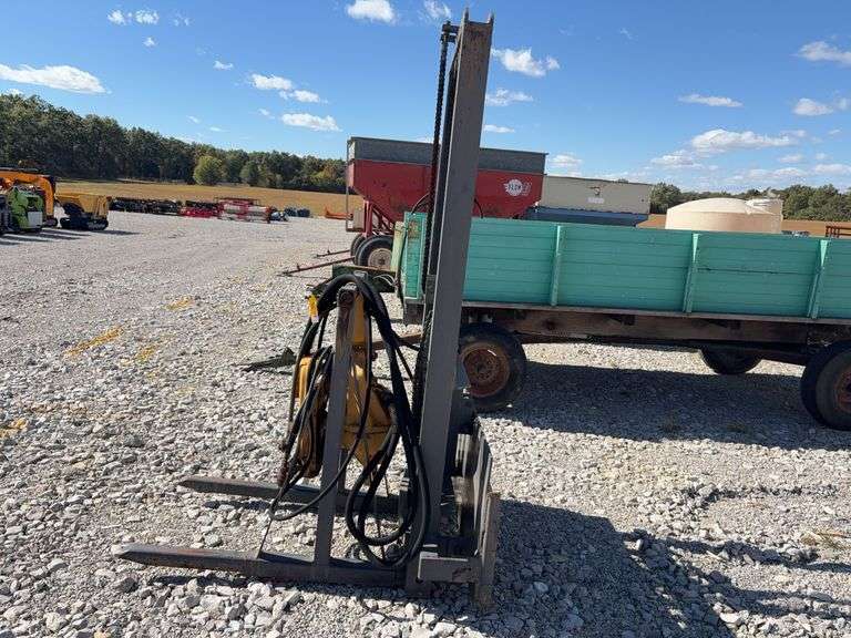 Fork lift Attachment, Skid Steer Quick Attach, Hydraulic Post Hole Diggers, No Auger Bits, Capable of Digging 14’deep,m