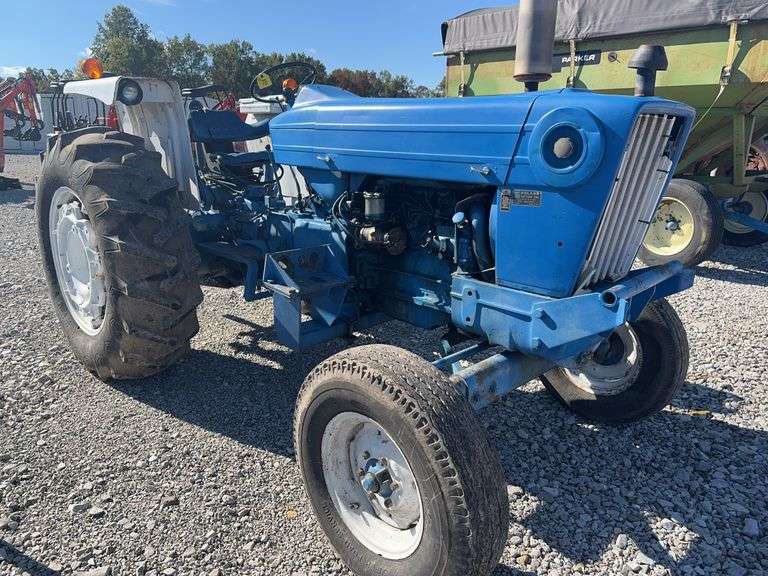 Ford 5600 Diesel Tractor, 5500 Hrs, 2 Owner Local Tractor, Used Mainly On Grain Auger. 4 Cylinder Engine, Sells With Loader