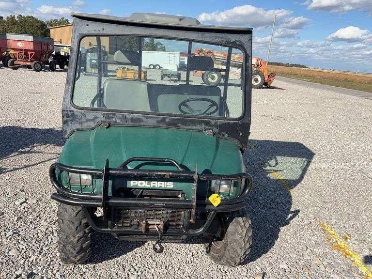 Polaris Ranger 500 4X4, 4wd, 649 engine hours, Warn Winch, Starts and Runs, Cracked Windshield,