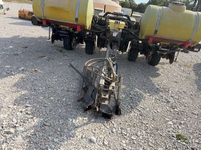Black Machine 12-13 Planter, Flex Frame, Kinze Units, Precision Corn Meters, Kinze Bean Meters, Fertilizer System, Dickey-John 3000 Monitor, Schaffer Rebounders,