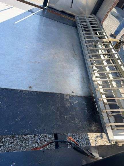 (TITLE) 1992 Shop Built Gooseneck  Car Hauler, 16’ Long, 89” Inside Fenders, 3000# Axels, Excellent   225/75R15 Transmaster Tires, Needs Lights, Aluminum Tool Box, (2) Light Duty Aluminum Ramps