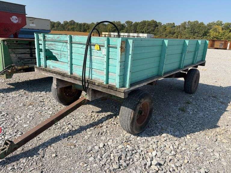 John Deere Wood Wagon, Hydraulic Dump w/ Cylinder, 24” Side Boards, 14’ long x 7’ wide, Front Side Board Has Broken Boards, Back Side Board is warped, Worn Tires That Hold Air.