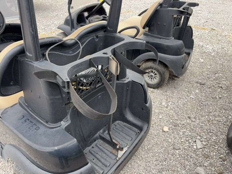 2016 48 Volt Club Car Golf Cart,. New Batteries 2023, Chargers Included, No Rips and Tears in Vinyl, Canopy Roof, Bag Holder and Straps in Good Condition, Body in Good Condition,