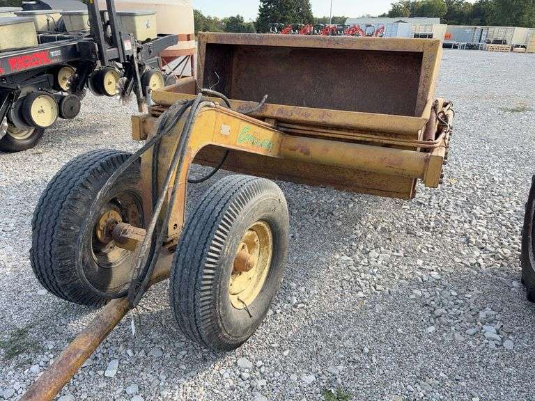Eversman Earthmover 2 1/2 yd Scraper, Good Cutting Edge, Tires hold Air, Hydraulic Hoses are Cracked, Cylinder on left side shows small leak,