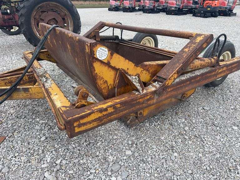 1 1/2 Yard Dirt Scraper, Newer Hoses , Good Cutting Edge, Decent Tires, Frost Bit, Jack Is Frozen
