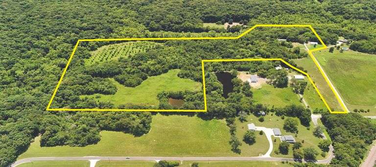 Home & Improvements on 34 +/- Acres in Montgomery County, Illinois