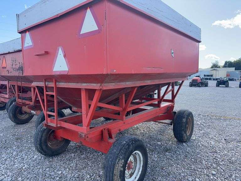 Gravity Wagon,  Unknown Manufacturer, Repainted, 11L-15 Tires, Pulled To The Auction