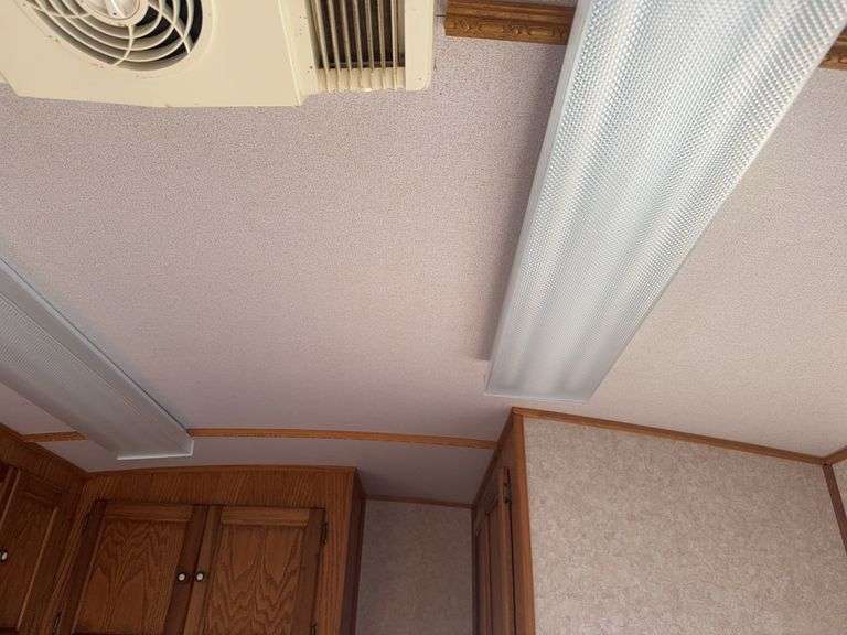 (TITLE) Auction Clerking Trailer, 2000 Model, Star Fire, Clerking Window/ Counter On Both Sides, Air Conditioner Needs Work, Lights Work,Bathroom And Propane Furnace, Storage Cabinets, Clean Low Mile Trailer. Good Tires, No Water Leak Marks On Ceiling, Electric Jack, 2 5/16 “ Ball Hitch