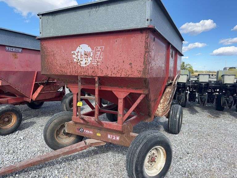 Flow EZ Gravity Wagon, Tires hold air, pulled to Auction Site