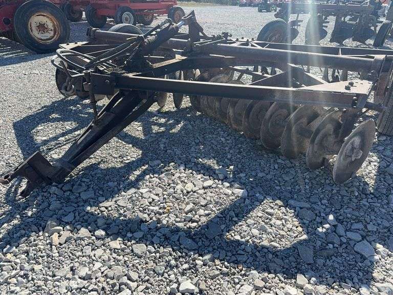 10’ Wheel Disc, Couple of broken disc blades, Disc Blades  have nicks and chips missing in some, 1 wheel hold air and 1 Doesn’t hold air, Disc Blades measure 15 1/2”, hydraulic cylinder,