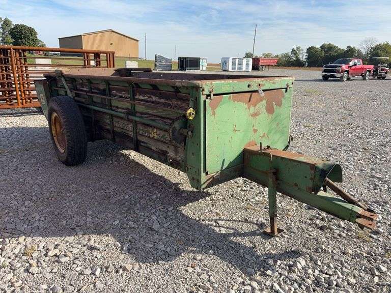John Deere 54 Manure Spreader, slop Gate, Beaters in good condition, 540 PTO, NO apron Chain, Good Floor and Sides, Tires Hold Air, Owner reports gear box Okay,