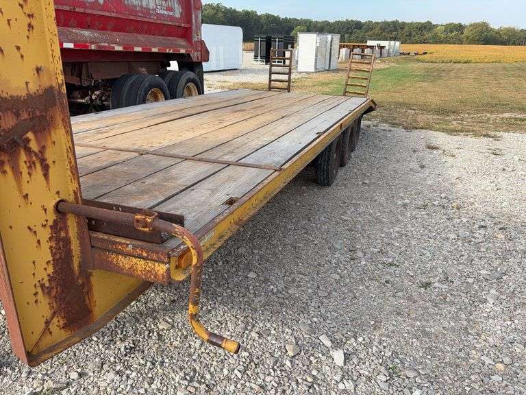 (TITLE) 24’ Gooseneck Trailer, 15 Ton Capacity, Triple Axles Estimated 5 Ton Each, Tires have 40% tread left, tires do hold air, Wood deck is in decent Shape, 2 fold down ramps, 8’ wide deck,