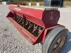 International 510 Drill, 18 Flute  X  7” spacing, Marking Tires in Good Condition, Hydraulic Lift Cylinder, Inside of Box is Clean,