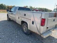 (TITLE) 2005 Chevrolet C2500 HD, 4 Door, 2 Wheel Drive, 140,267 Miles, Automatic, Knapheide Tool Box all Tool Box Doors Need Work, Rust on Lower Panels on Side of Truck, Bottom Sides of Tool Box Have Rust, Tires are Worn, Cloth Interior, Hole in Driver Seat, AC/Heat unknown Condition Vent selector Switch doesn’t Work, AM/FM/CD, No Backseat, Power Windows and Locks, Cruise Control,