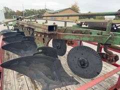 John Deere F 145 H Semi Mounted Plow, 4 /16”, John Deere 2 Way Cylinder, Tire Holds Air, Used This Spring